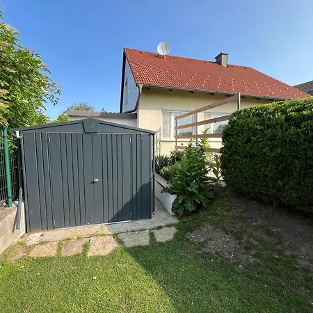 Limes Carnuntum Mit Terrasse Und Garten Petronell