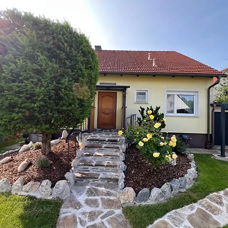 Limes Carnuntum Mit Terrasse Und Garten بيت للعطل Petronell