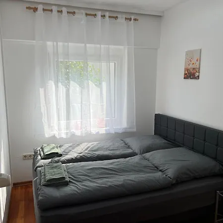 Limes Carnuntum Mit Terrasse Und Garten بيت للعطل Petronell