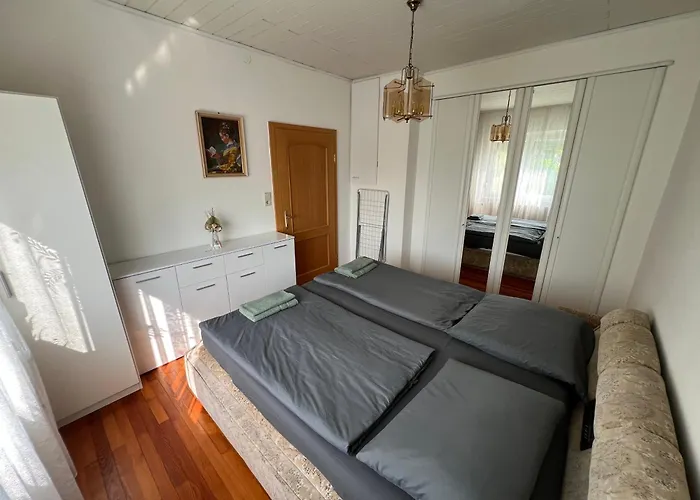 Limes Carnuntum Mit Terrasse Und Garten Nyaraló *