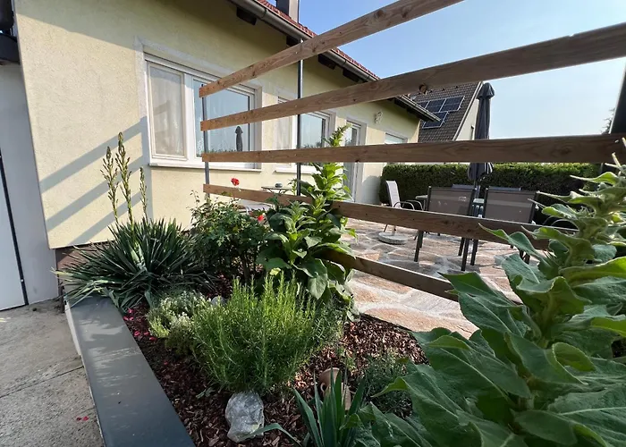 Limes Carnuntum Mit Terrasse Und Garten Nyaraló