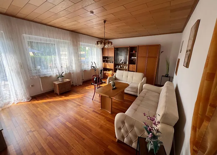 Limes Carnuntum Mit Terrasse Und Garten Nyaraló Petronell